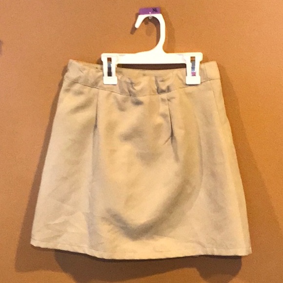 Girls tan skirt like new - Picture 2 of 3